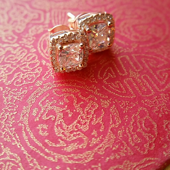 NEW Rose gold princess - cut stud earrings - Picture 2 of 6